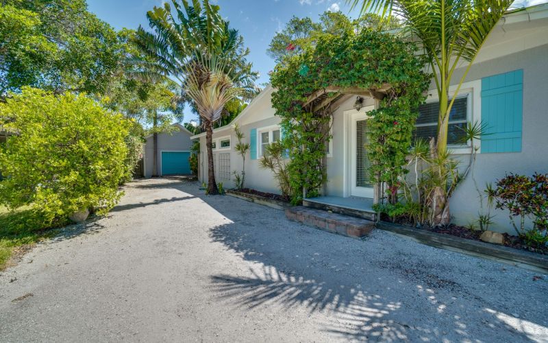 Vacation cottages with turquoise doors and palm landscaping