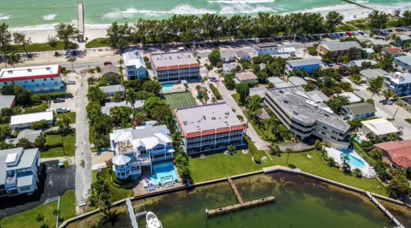 PELICAN COVE